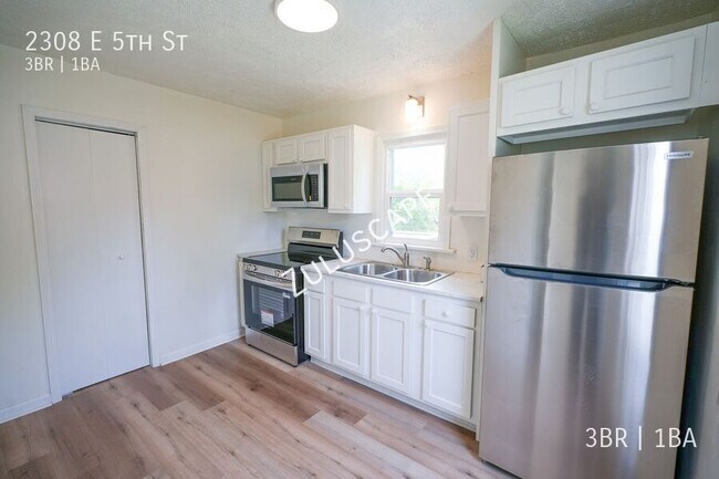 Foto del edificio - 2308 E 5th St