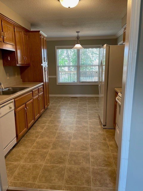 Foto del edificio - 2571 Emerald Ct