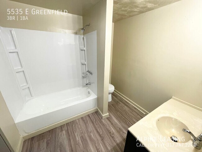 Foto del edificio - 3 Bedroom around the corner from popular C...