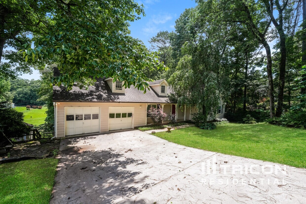 Primary Photo - 1366 Oleander Dr SW