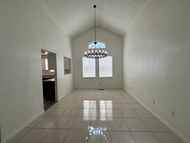 Foto del edificio - Spacious 3 Bedroom, 2.5 Bath 2 Car Garage