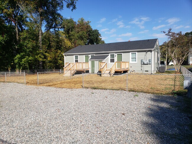 Duplex Backyard - 503 E Brookland Park Blvd