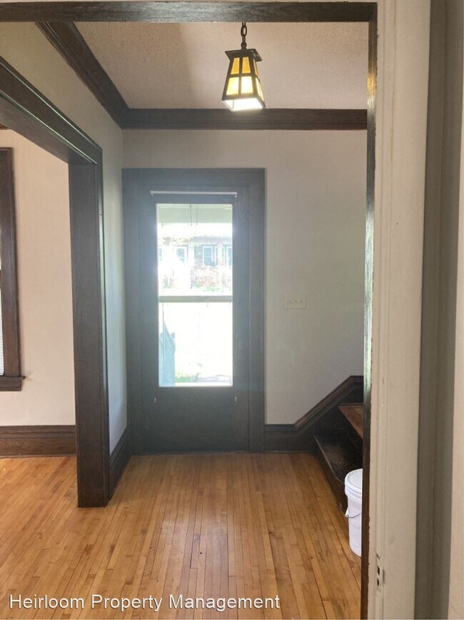 Building Photo - 4 br, 1.5 bath House - 917 N 11th Ave E