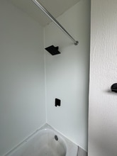 Building Photo - 3860 E 72nd St