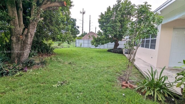 Building Photo - 6915 SW 136th Ct