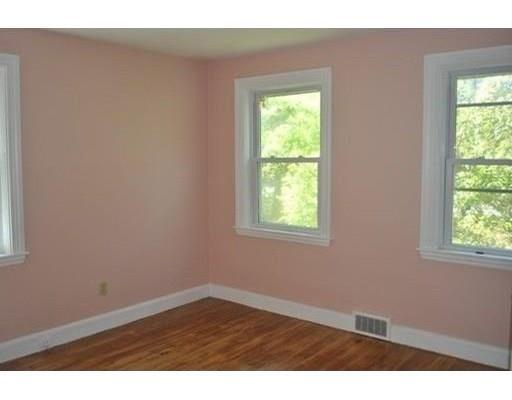 Building Photo - 308 Pleasant St