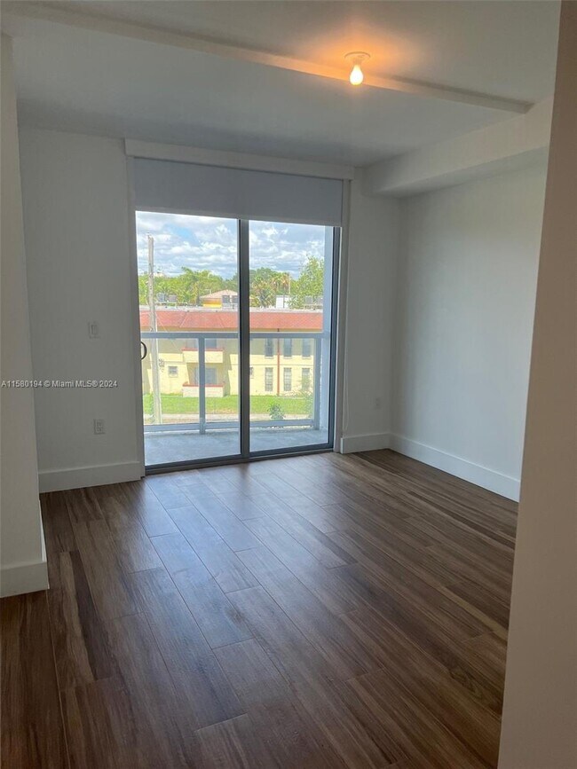 Building Photo - 13800 Highland Dr