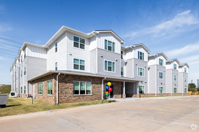 Foto del edificio - Hillcrest Green II