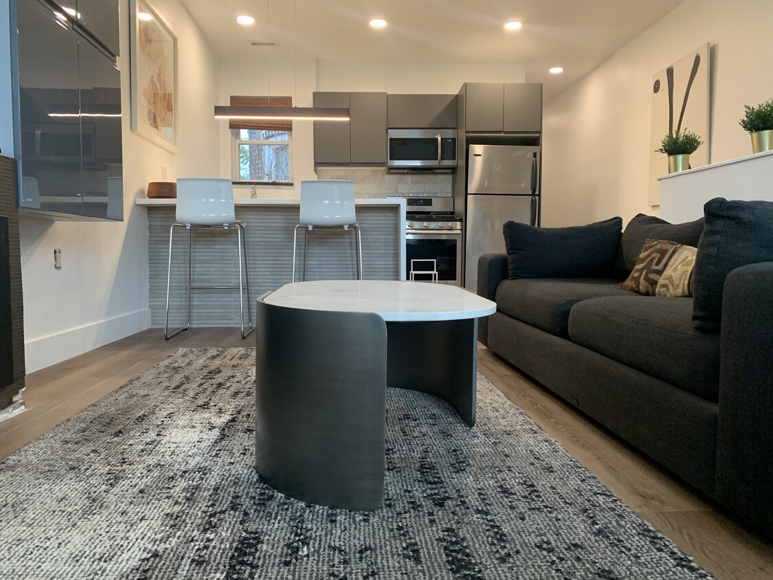 Foto principal - 1427 E St NE