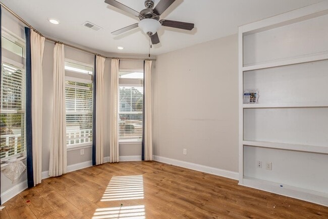 Building Photo - 1208 Ficus Dr