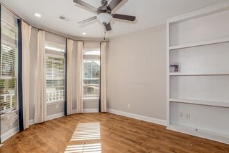 Building Photo - 1208 Ficus Dr