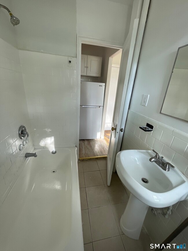 Foto del edificio - 305 Parrott Ave