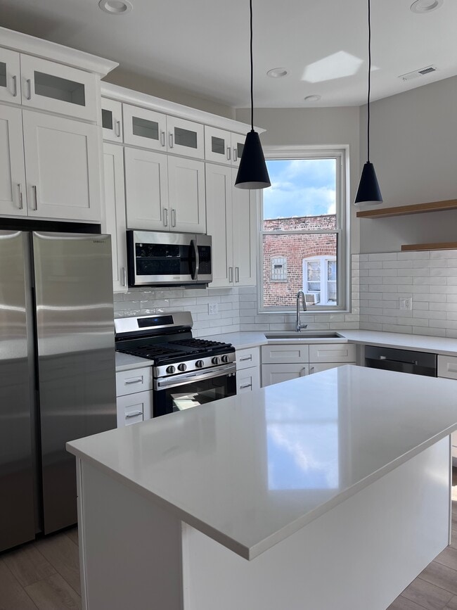 Building Photo - 1408 W Cuyler Ave