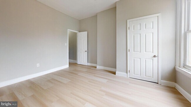 Foto del edificio - 701 E Clearfield St