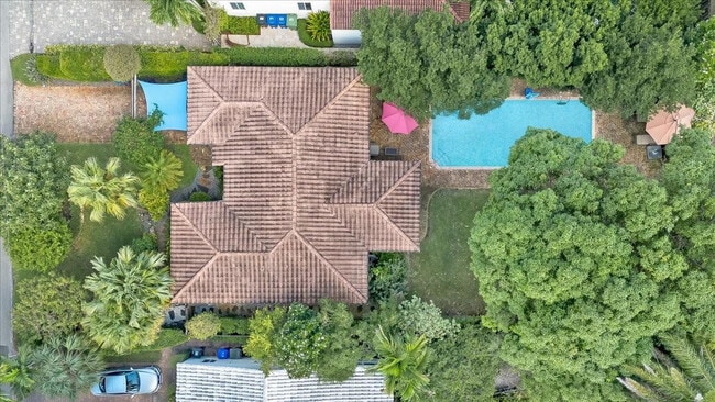 Building Photo - 426 NE 8th Ave