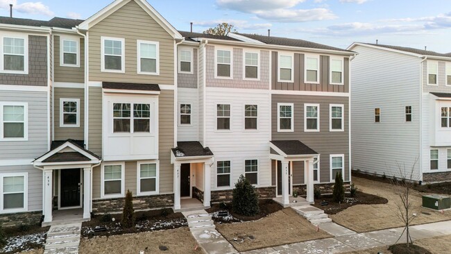 Foto del edificio - Stunning 3 bedroom 3 bath Townhome in Apex