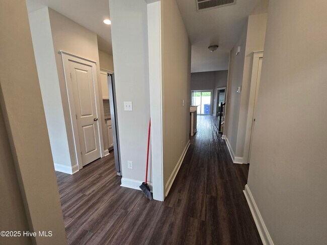 Building Photo - 1819 Fox Den Way