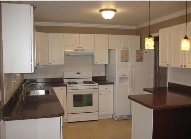 Building Photo - 23672 Londonderry Dr