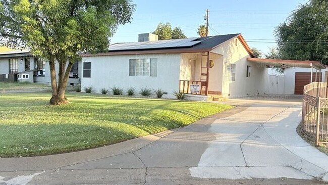 Foto del edificio - 3 Bedroom 2 bathroom house located near the Kern Medical Hospital, East Bakersfield High, and a s...