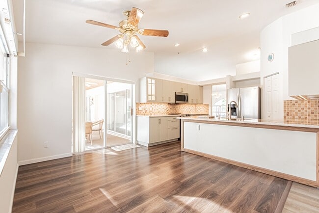 Foto del edificio - 5-Bed Home With Private Heated Pool & Large Yard - Pet Friendly!