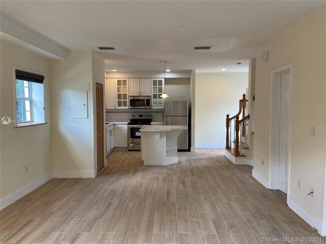 Building Photo - 409 N Hibiscus Dr