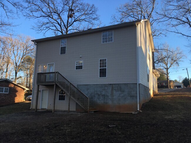 Building Photo - 218 Vesper Circle