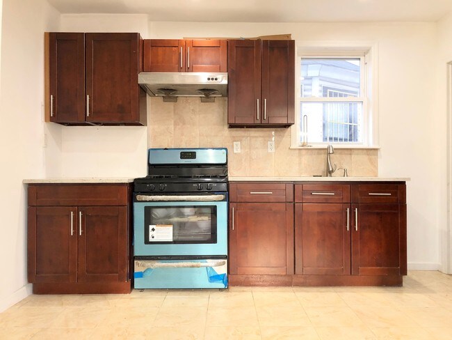 Foto del edificio - 82-37 51st Ave