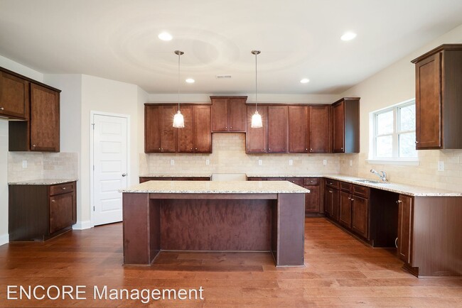 Foto del edificio - 4 br, 2.5 bath House - 2551 Bear Mountain St