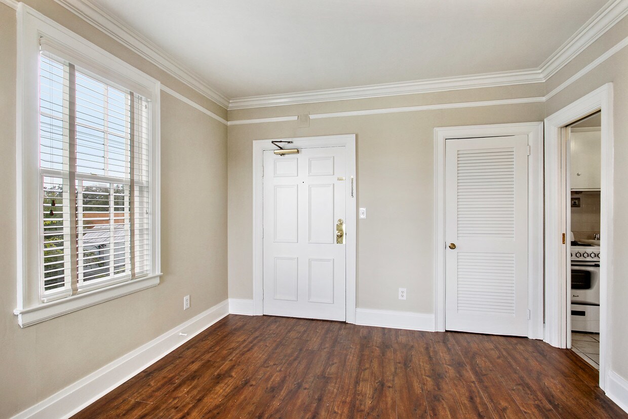Foto principal - 419 E Broughton St