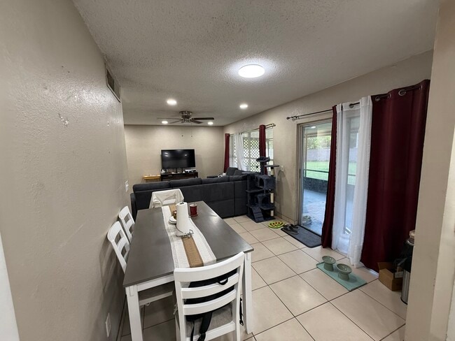 Foto del edificio - 5860 Mattox St