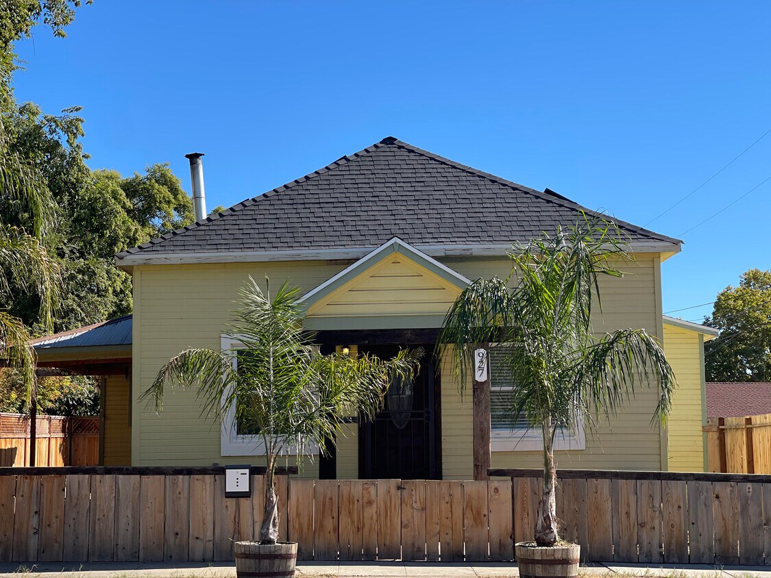 927 Cedar St, Red Bluff, CA 96080 House Rental in Red Bluff, CA