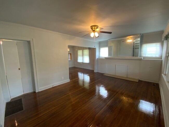 Building Photo - 1217 Harmon St