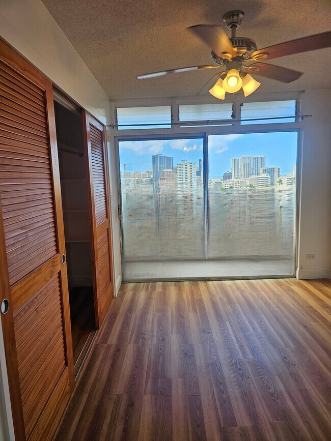 Foto del edificio - 1559 Thurston Ave