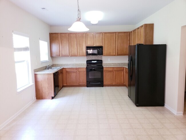 Foto del edificio - Spacious 4 bedroom 2.5 bath home!