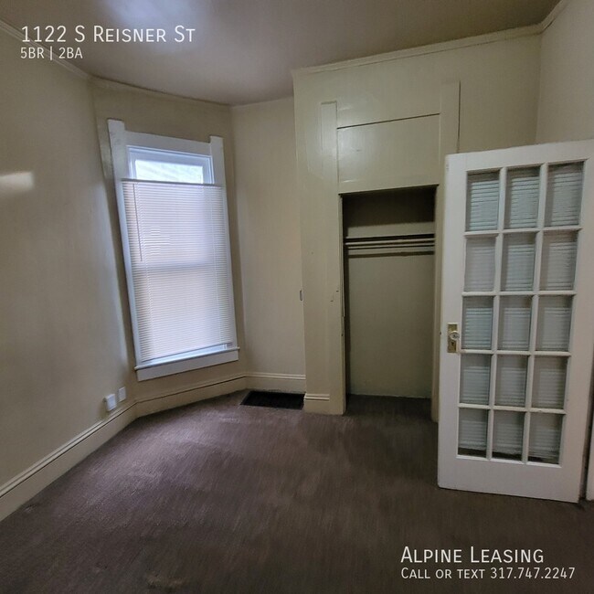 Foto del edificio - Southwest 5BR/2BA Home w/2-Car Garage!