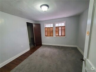 Building Photo - 367 Warwick Ave