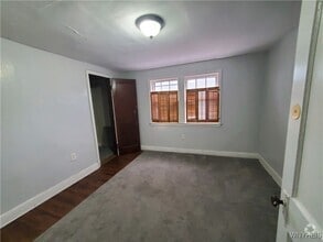 Building Photo - 367 Warwick Ave