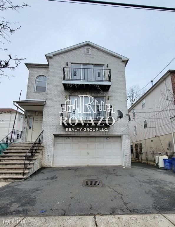 Primary Photo - 3 br, 2 bath Townhome - 12 Birks Pl Apt 3