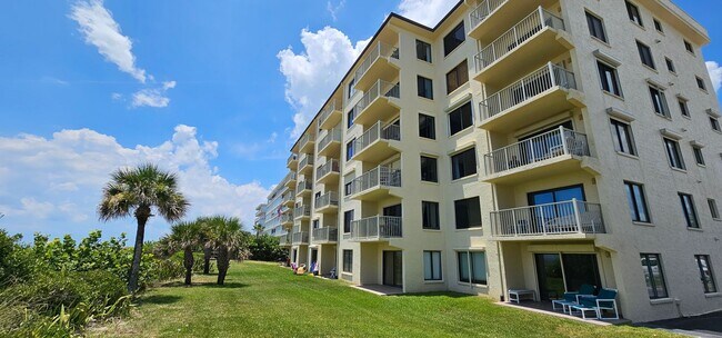 Building Photo - Furnished Cocoa Beach Direct Sands Condo