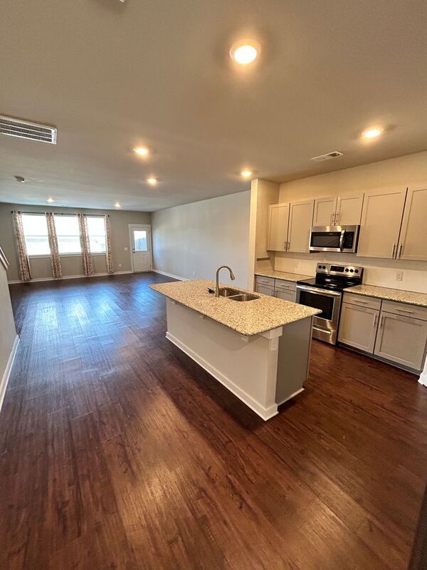 Building Photo - 1073 Henley Ln