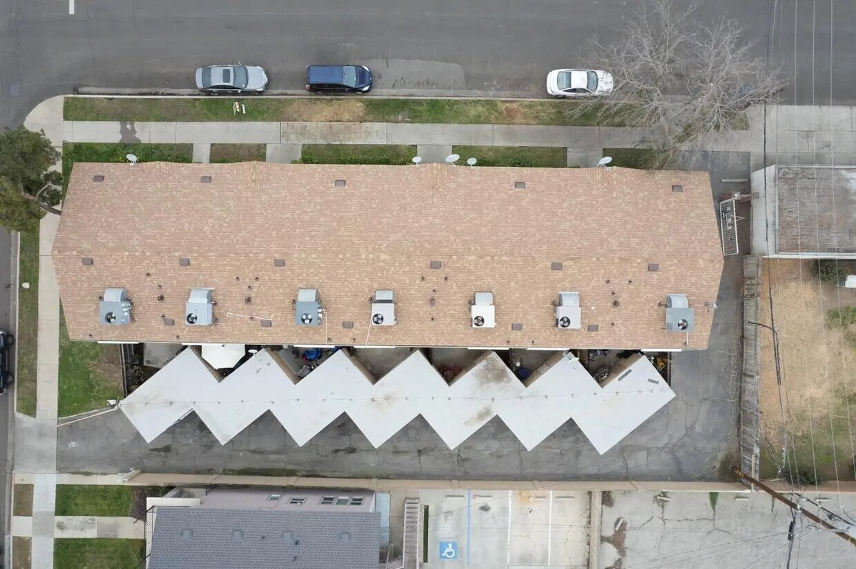 Aerial Photo - 1330 N Linden Ave