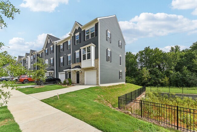 Building Photo - 3222 Beeler Ln