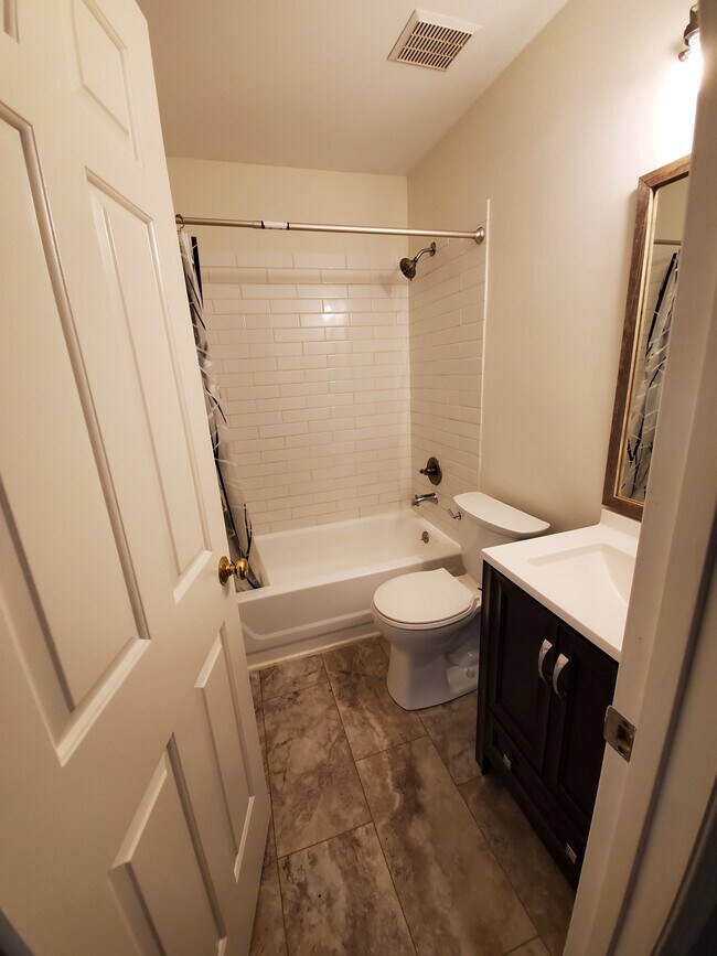 Building Photo - 2610 Masonboro Ct
