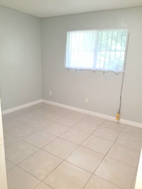 Building Photo - 2426 Sumac Dr