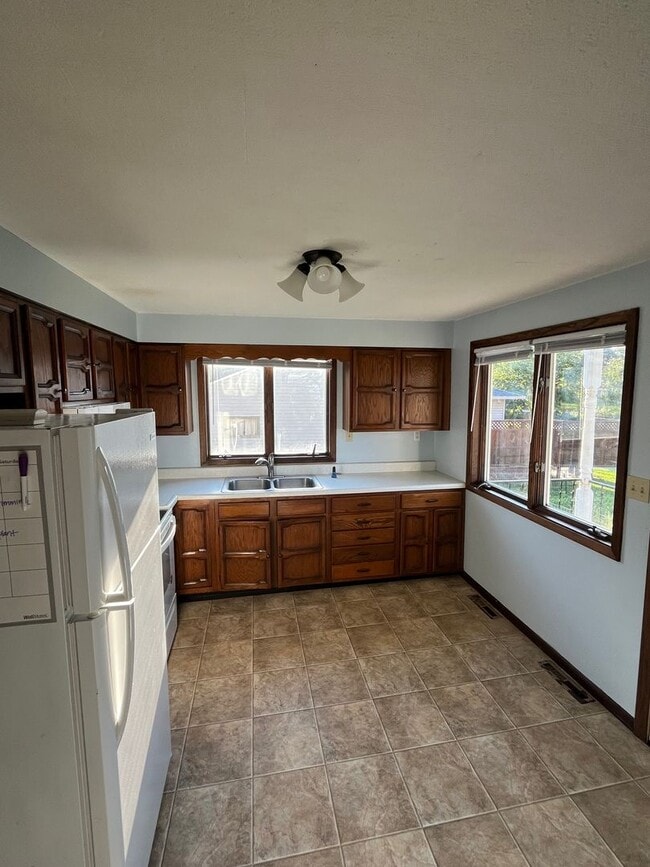 Building Photo - 430 3rd St
