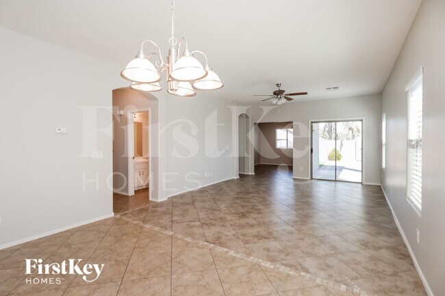 Foto del edificio - 1210 W Vineyard Plains Dr