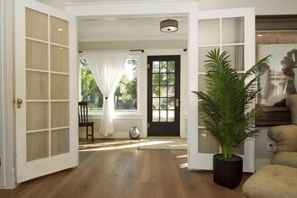 Building Photo - 1924 Cleveland Blvd