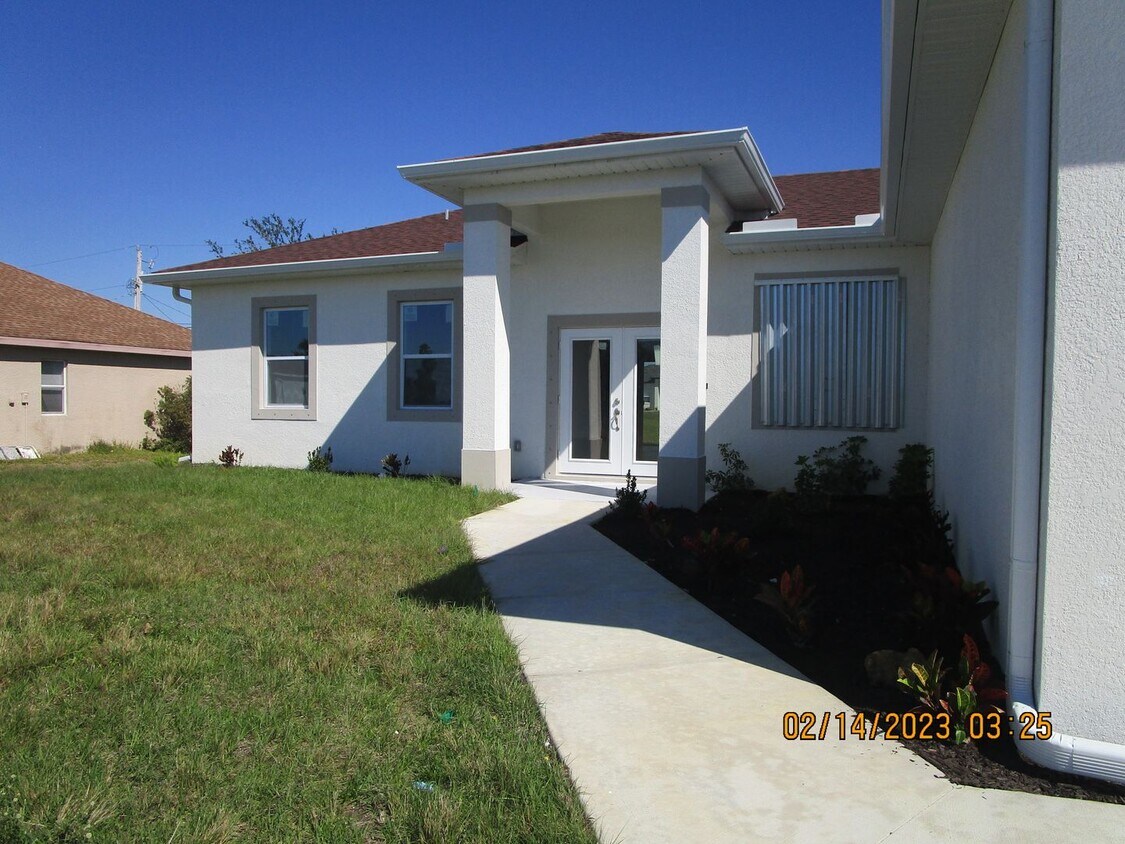 Primary Photo - Like New 3/2/2 w/ Den Avail Now in NE Cape...