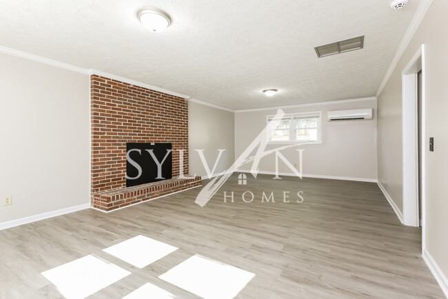 Building Photo - Your DREAM home awaits