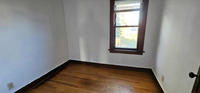 Building Photo - 2011 Monroe St